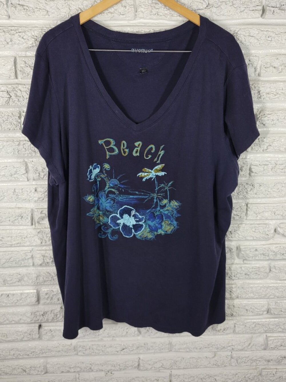 Avenue‎ 30/32 Blue V-Neck Tee 100% Cotton Embroidered Short Sleeve Beach BLU154E